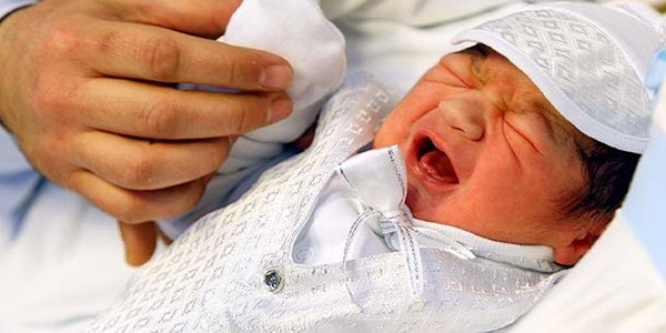 Bebeklerin yarısı sezaryenle doğuyor