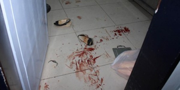 E�ini hastane kantininde b��akla a��r yaralad�