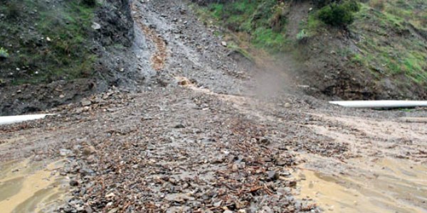 Salihli'de toprak kaymas�