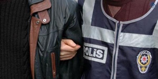 Kay�nbiraderini �ld�rd��� �ne s�r�len �ah�s, jandarmaya teslim oldu