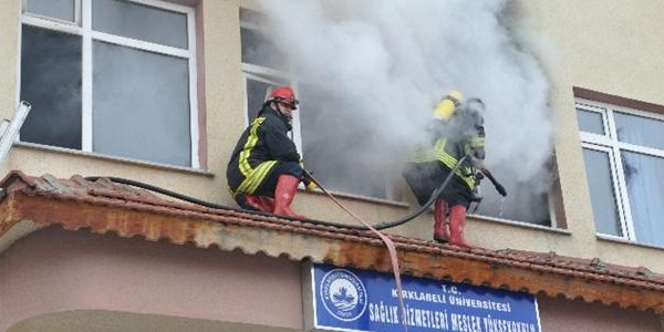 Sa�l�k Hizmetleri Meslek Y�kseokulu'nda yang�n