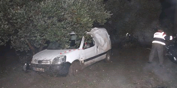 Akhisar'da trafik kazas�: 2 �l�, 1 yaral�