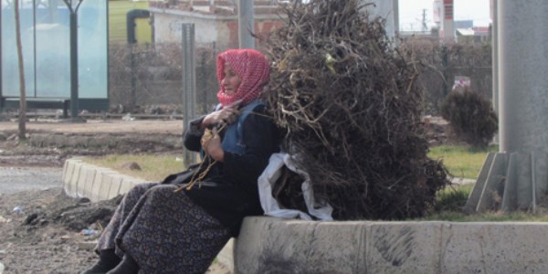 88 yaşındaki kadın her gün 5 kilometre yol yürüyor
