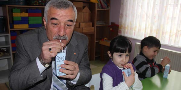 Bursa'da 200 bin öğrenci okul sütü içecek
