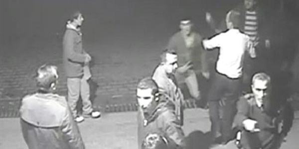 Acil serviste polise tekme tokat saldırdı