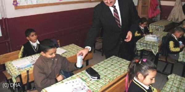 Van'da 141 bin öğrenciye süt dağıtıldı