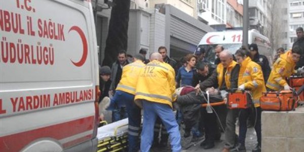 Sokakta fenalaşıp yaşamını yitirdi