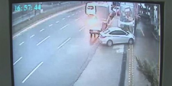 Beyo�lu'ndaki molotoflu sald�r� g�venlik kameras�nda