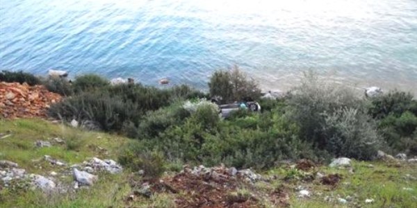 Doktor, otomobil ile 30 metrelik uçuruma yuvarlandı
