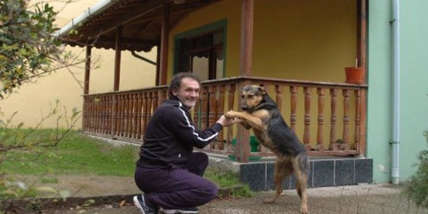 Kaybolan köpek 7 yıl sonra sahibine döndü