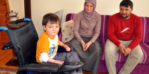 Milyonda bir görülen hastalık Yakup'u eritiyor