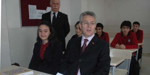 'Vali ne i� yapar'