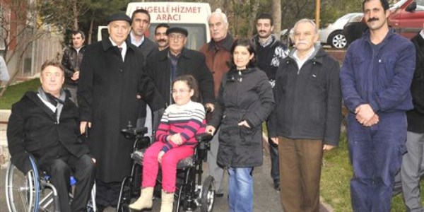 Ba�kan Ya�ar'dan minik Ezgi'ye ak�l� araba