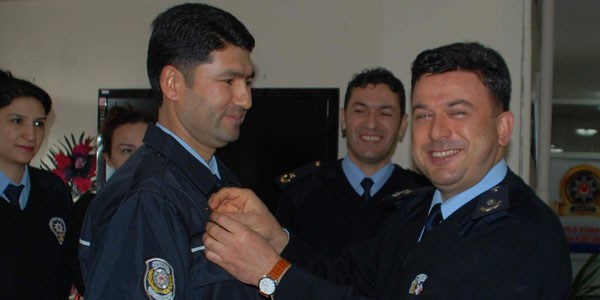Ayın başarılı polisine ödül verildi