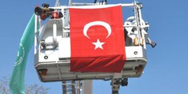 Yeni itfaiye aracı tanıtım sırasında arızalandı