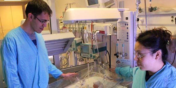Öğretmen çiftin üçüzleri kısmetiyle geldi