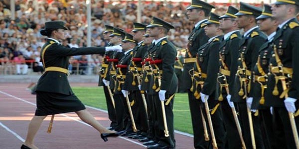 Astsubaylıktan subaylığa geçişte yaş haddinden emeklilik