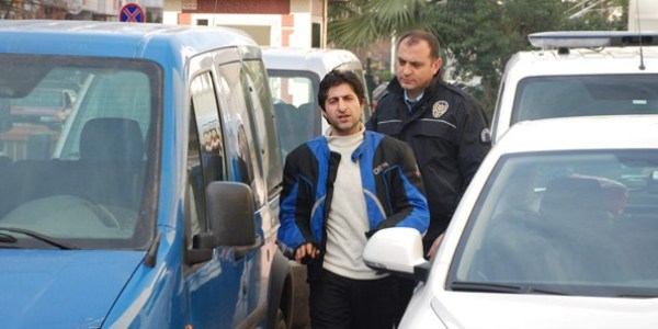 Kavga ettiği amcasının evini yaktı