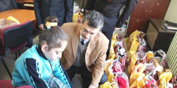 202 öğrenciye bot ve kaban yardımı