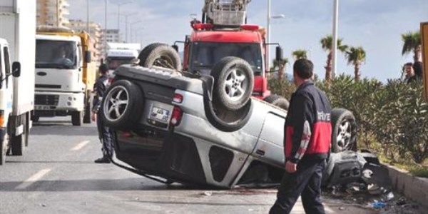 Alanya'da trafik kazası: 1 ölü, 2 yaralı