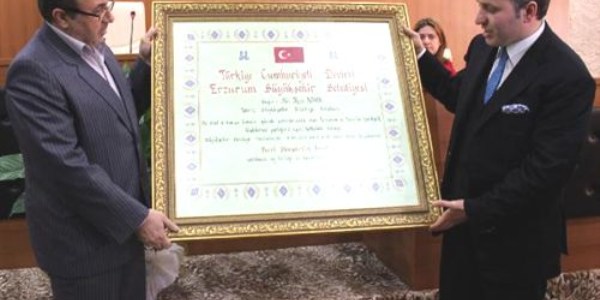 Tebriz Belediye Başkanı, Erzurum'un fahri hemşehrisi oldu