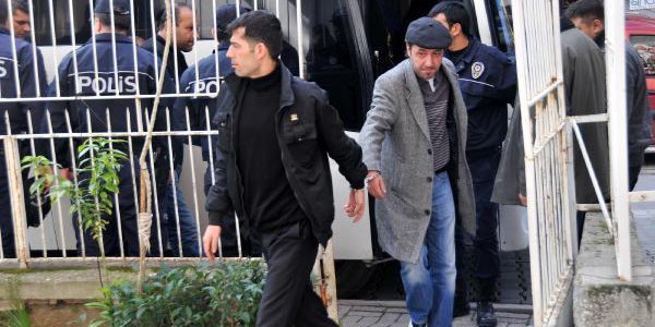 Çete operasyonunda 3 avukat ve 1 albay da gözaltında