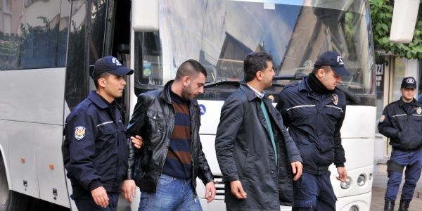 3 avukat ve bir albay g�zalt�nda!