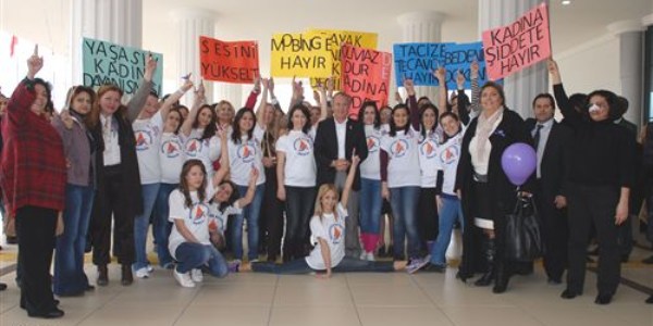 Belediye kadın personeli de dans etti