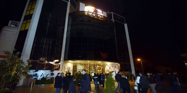 Düzce'de AVM'de yangın