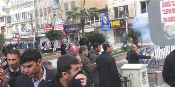 Kızıltepe'de çıkan olaylarda 1 polis yaralandı