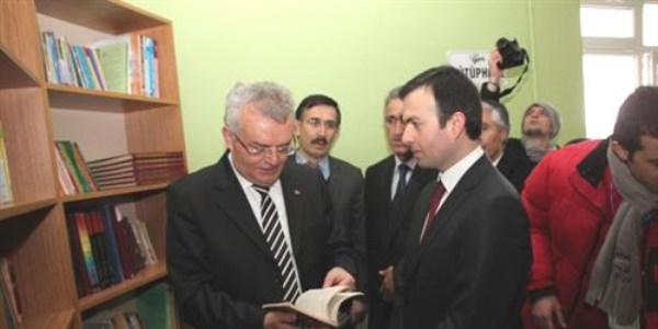 Memleketlerine k�t�phane yapt�rd�lar