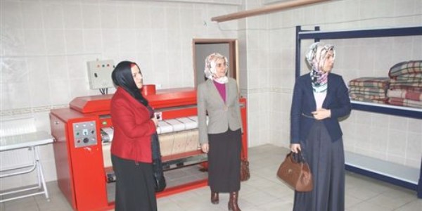 Şube müdürleri yatılı kız öğrencilere misafir oldu