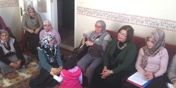 Karaman Belediye Başkanı Kamil Uğurlu'nun eşi, kadınların sesi oluyor