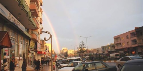 Kahta'ta gökkuşakları gökyüzünü sarıya boyadı