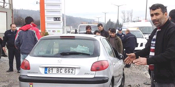 Direğe çarpan otomobilin sürücüsü yaralandı