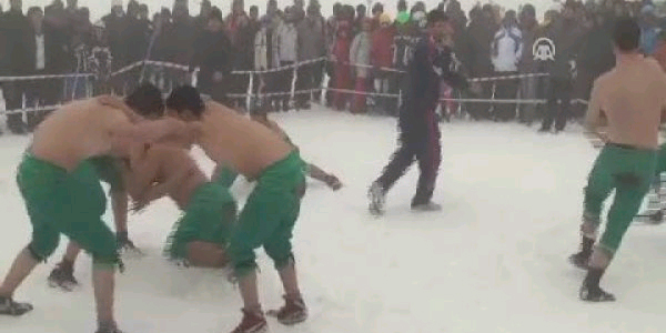 Yağlı değil, karlı güreş