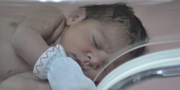 Kur'an kursu avlusuna terk edilen bebek tedavi altına alındı
