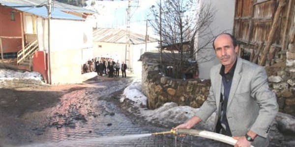 Oltu'da imece usulü bahar temizliği
