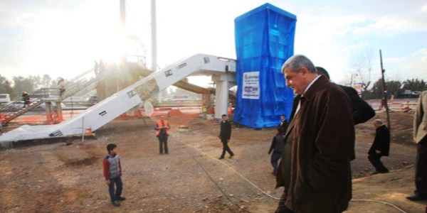 Çayırova'ya yürüyen merdivenli köprü yapılacak