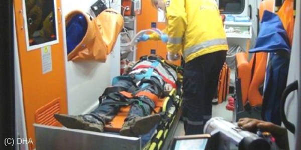Otomobil tarlaya devrildi: 1'i ağır 2 yaralı