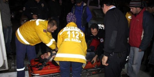 Yaralı kurtulduğu kazada otomobilinin durumunu sordu