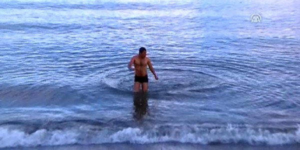 �ifa i�in Van G�l�'nde y�z�yor