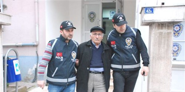Cami çıkışındaki kavgada kan döküldü