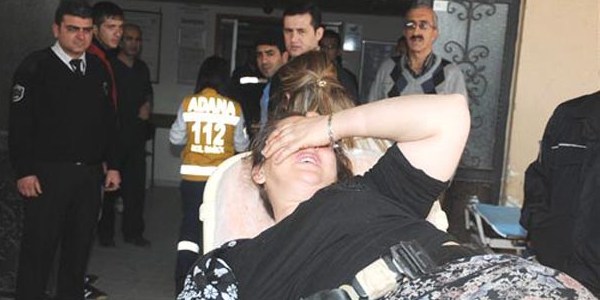 Kahvaltıda eşini bıçakladı