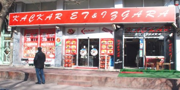 En i�lek caddede t�pleri �ald�lar