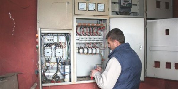 Kablo hırsızları beldeyi susuz bıraktı