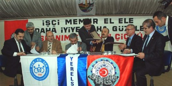 Memur ile işçi birlikte sözleşme imzaladı