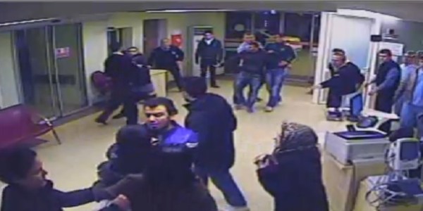 Acil serviste doktora ve hasta yakınlarına şiddet