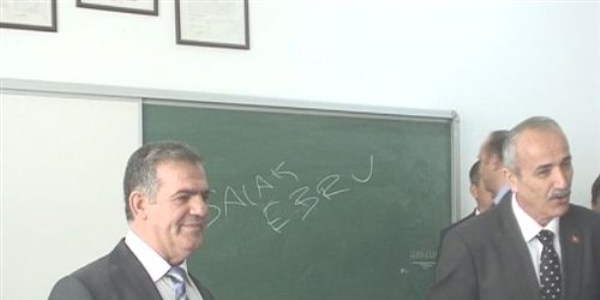 Kara tahtadaki yazıyı kaymakam görmesin operasyonu/ Video