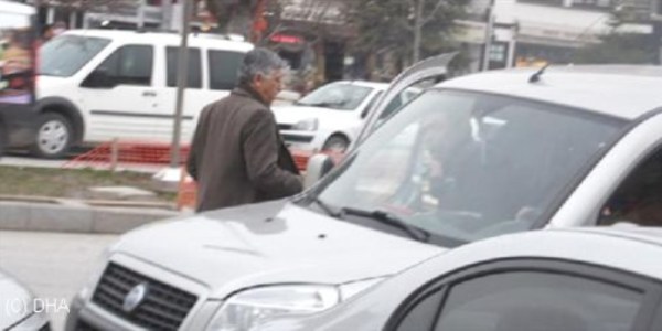 Öğretmenin dolandırıcılara kaptırdığı 20 bin lirayı polis oğlu kurtardı